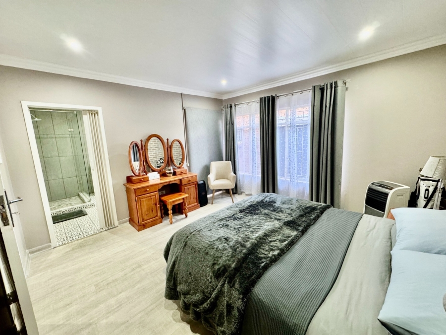 5 Bedroom Property for Sale in Mooivallei Park North West